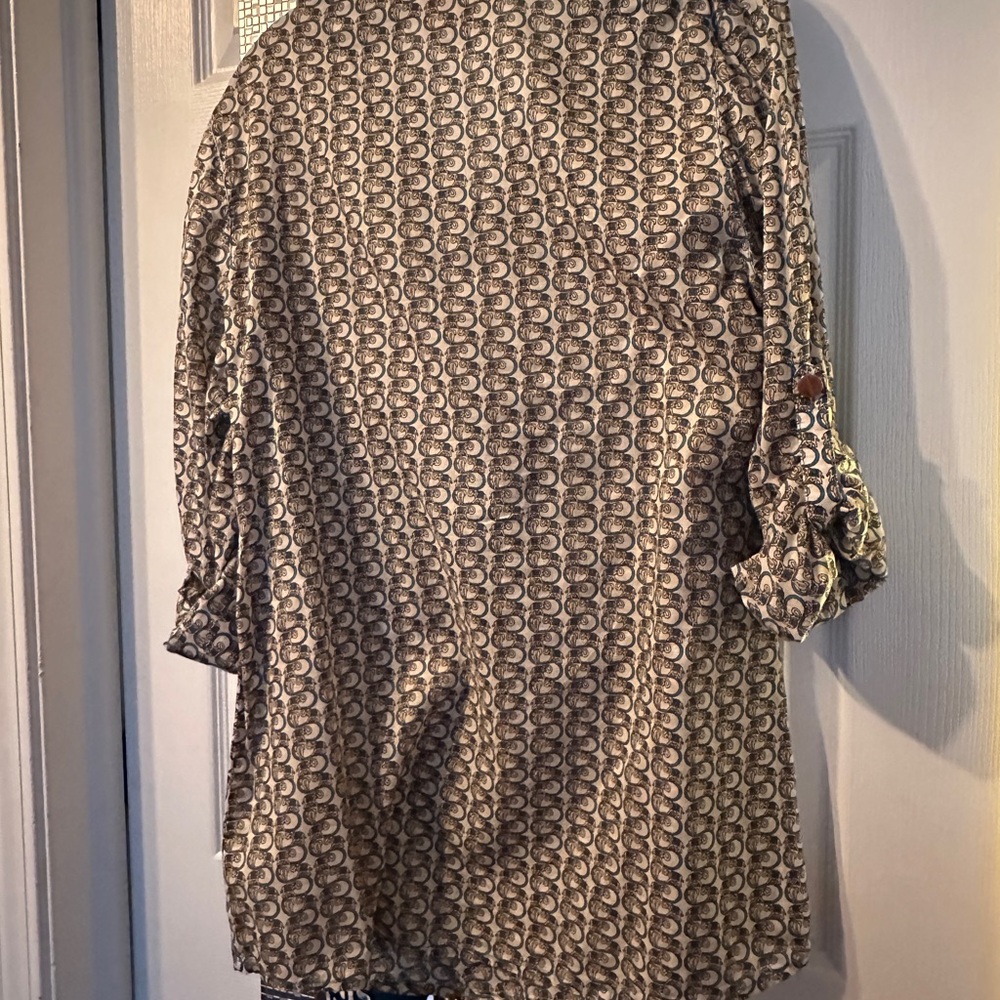 Patterned Button-Up Women's Top - Picture 10 of 10